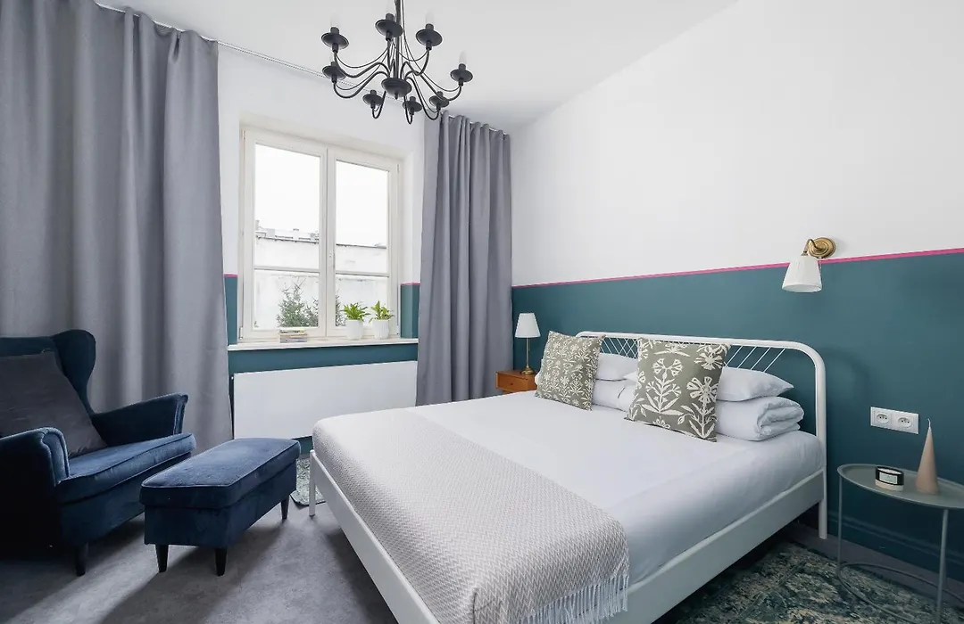 Aurora - Intimate Haven For 2 - Main Square-1